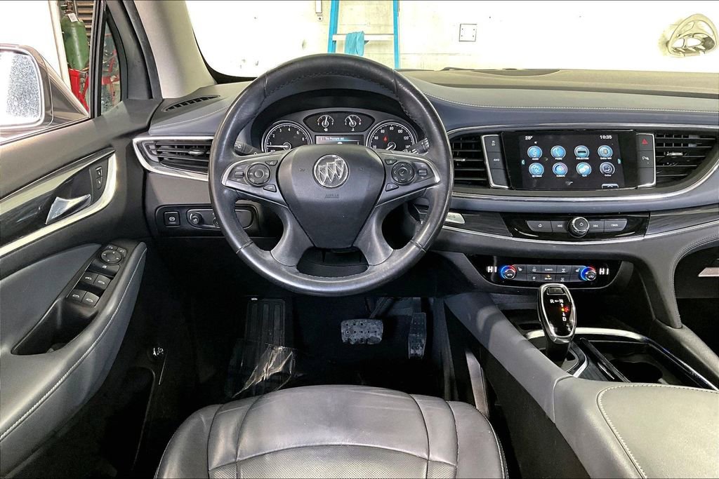 Used 2018 Buick Enclave Essence image 17