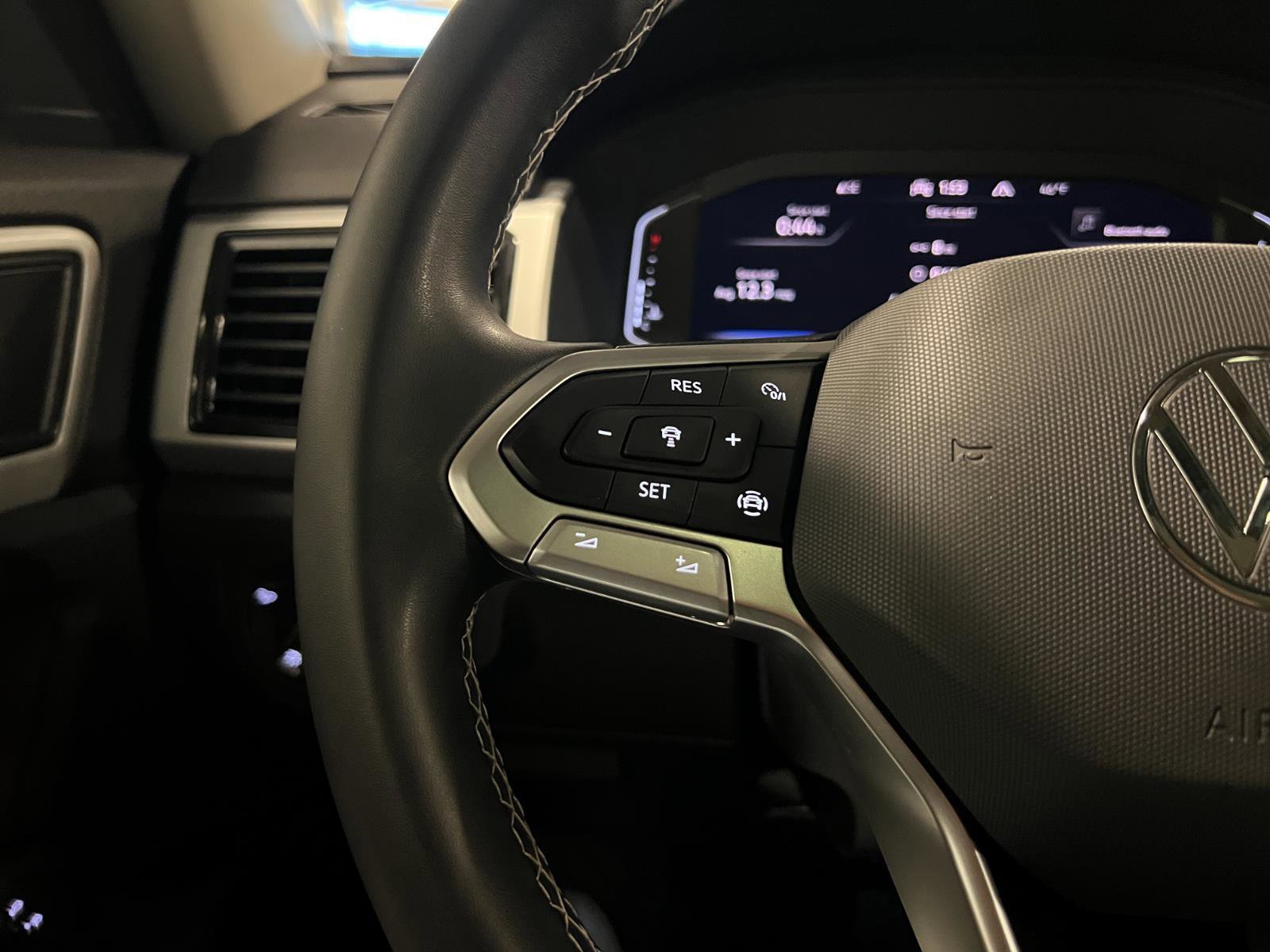 Used 2022 Volkswagen Atlas SE w/ Panoramic Sunroof Package image 13