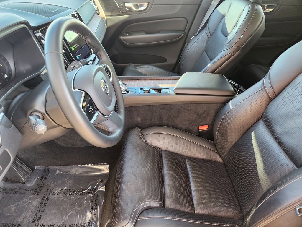 Used 2023 Volvo XC60 B5 Ultimate w/ Climate Package image 3