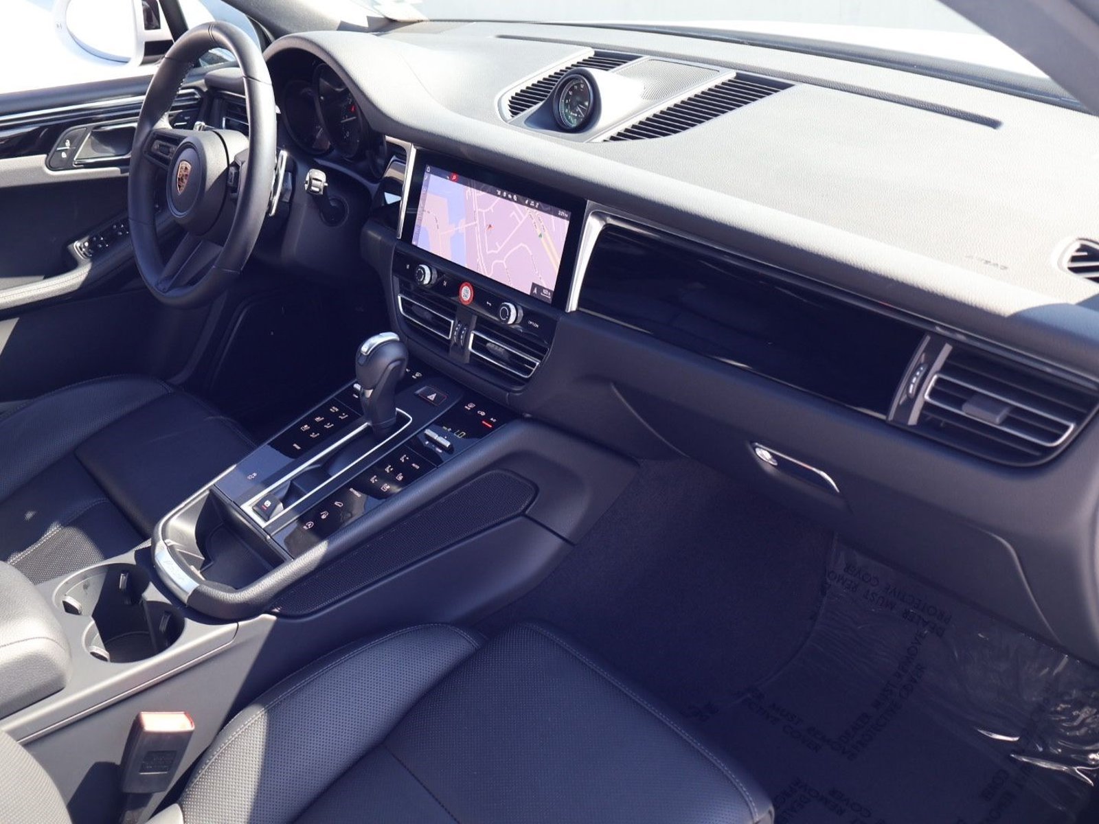 Certified 2026 Porsche Macan AWD/4WD image 25