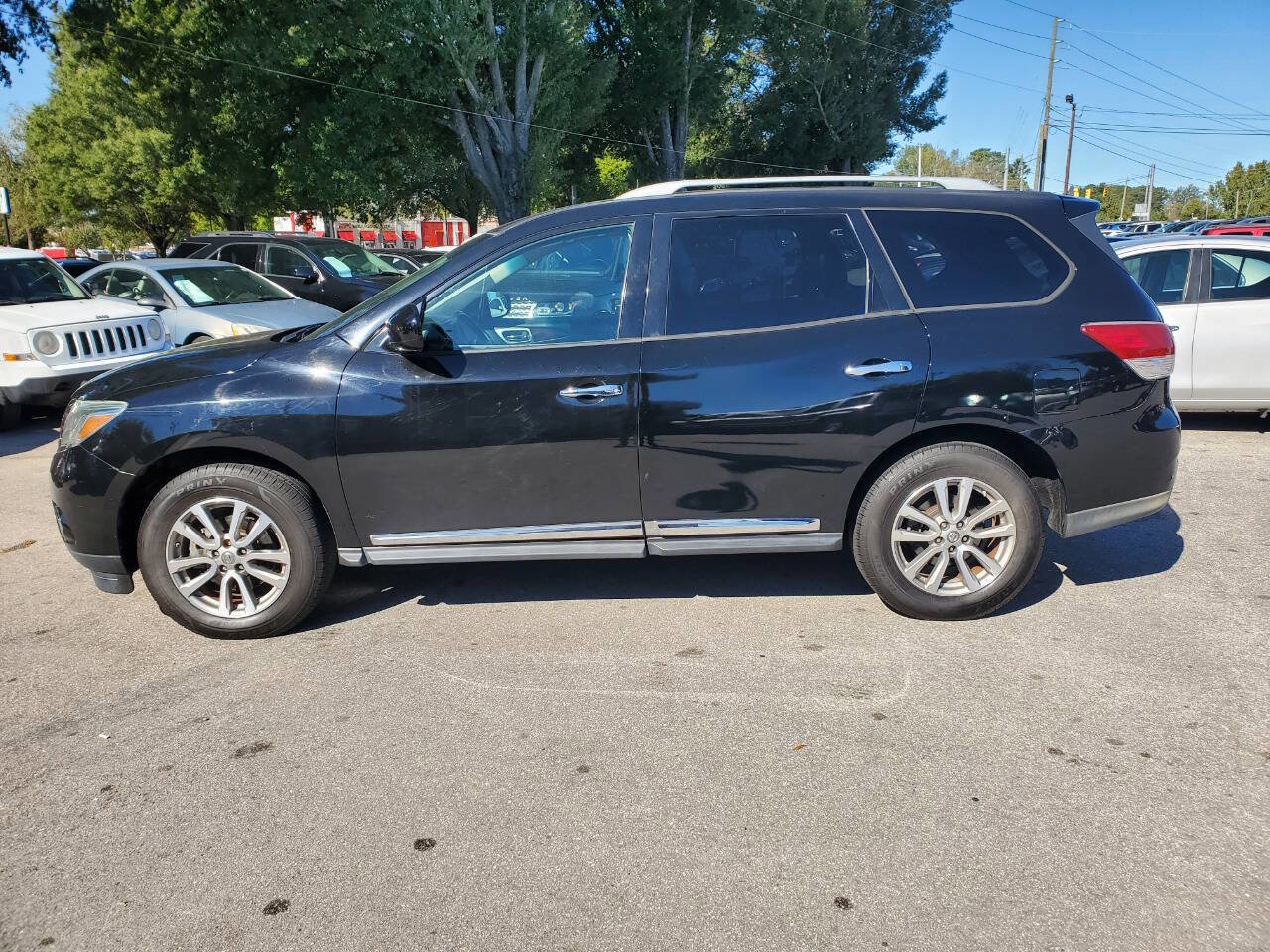 Used 2013 Nissan Pathfinder SL w/ SL Premium Pkg image 4
