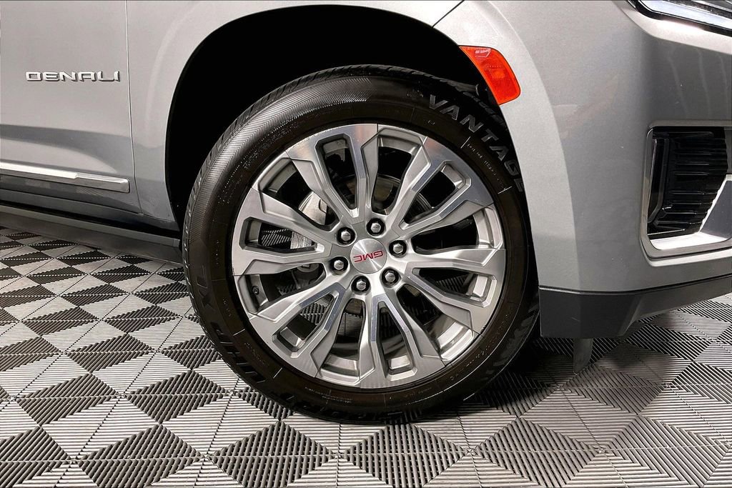 Used 2023 GMC Yukon Denali image 11