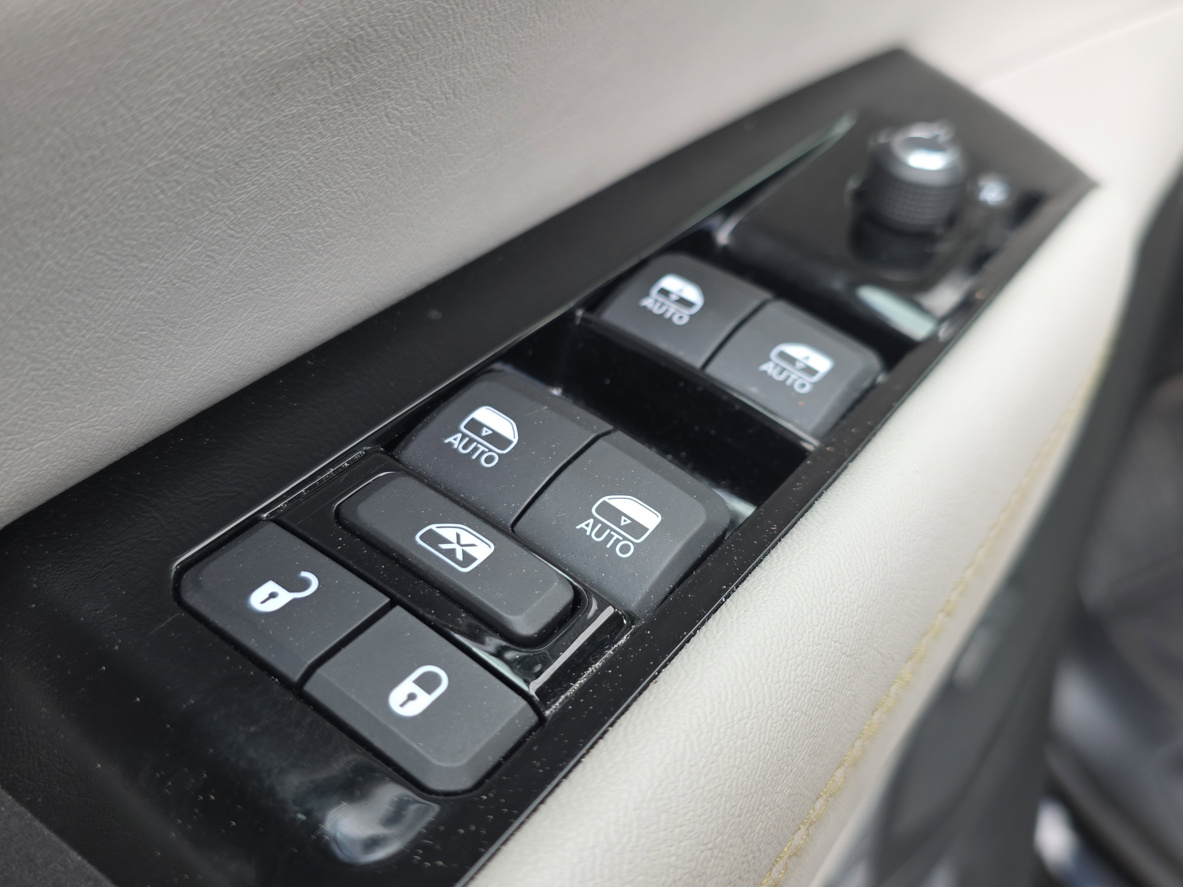 Used 2024 Jeep Wagoneer L Series III w/ Flexible Seating Group AWD/4WD image 23