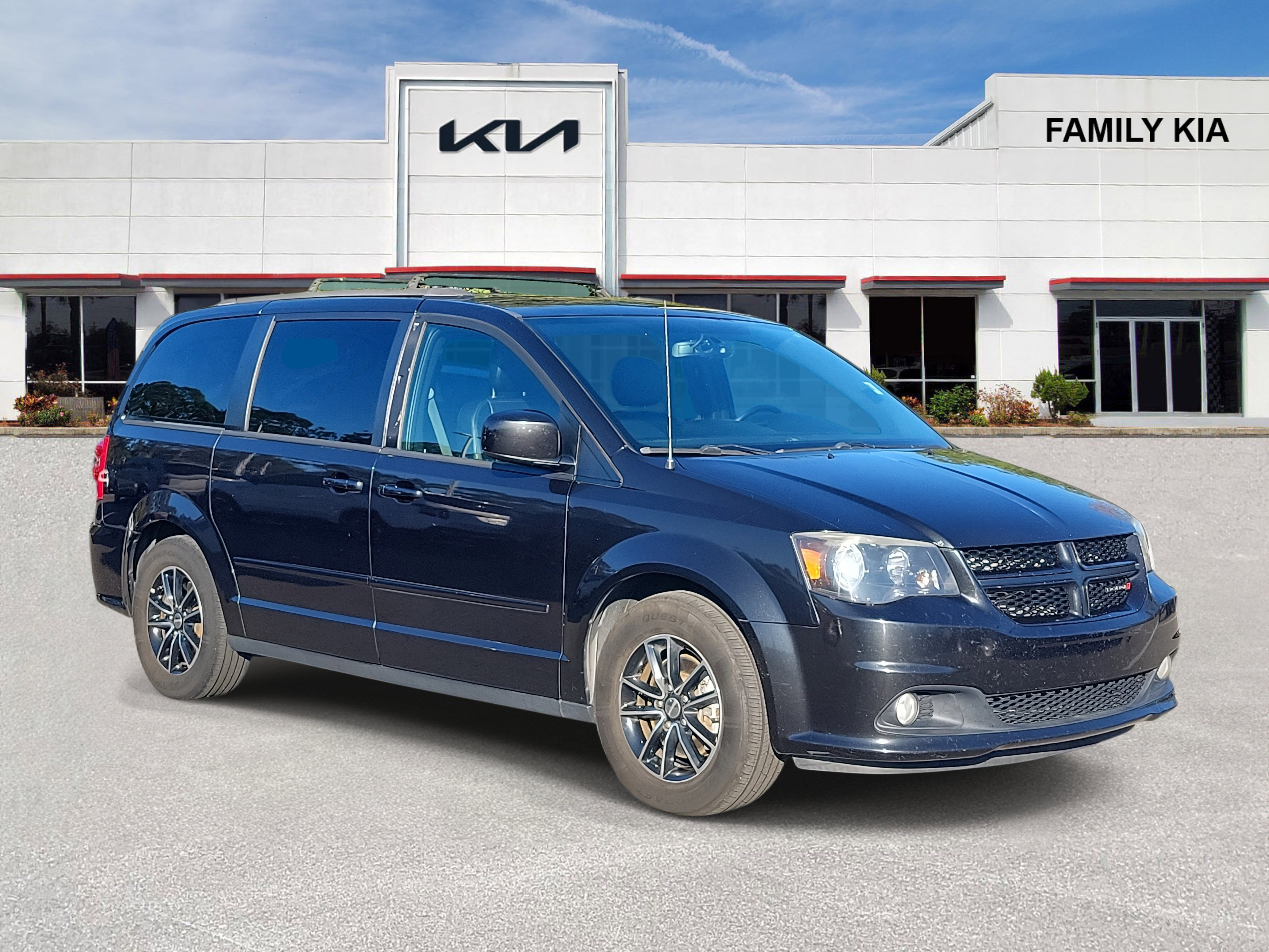 Used 2017 Dodge Grand Caravan GT image 1