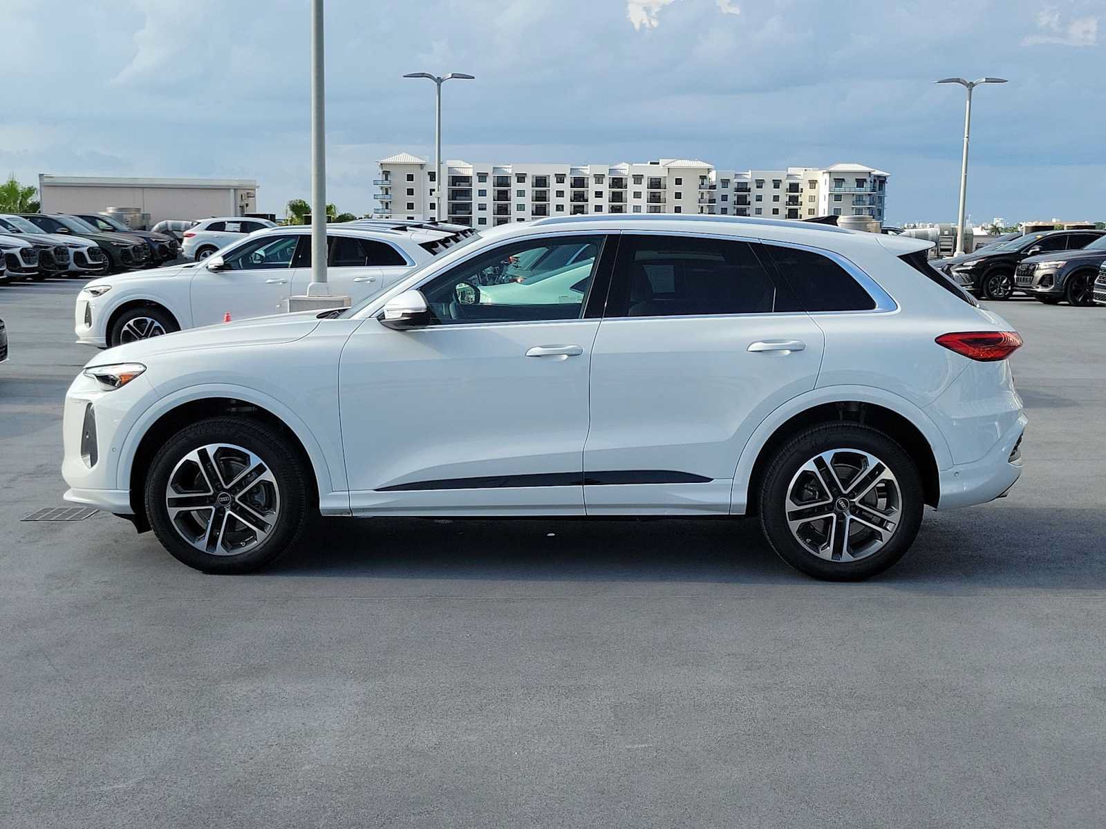 Certified 2025 Audi Q5 Premium Plus w/ Premium Plus AWD/4WD image 3