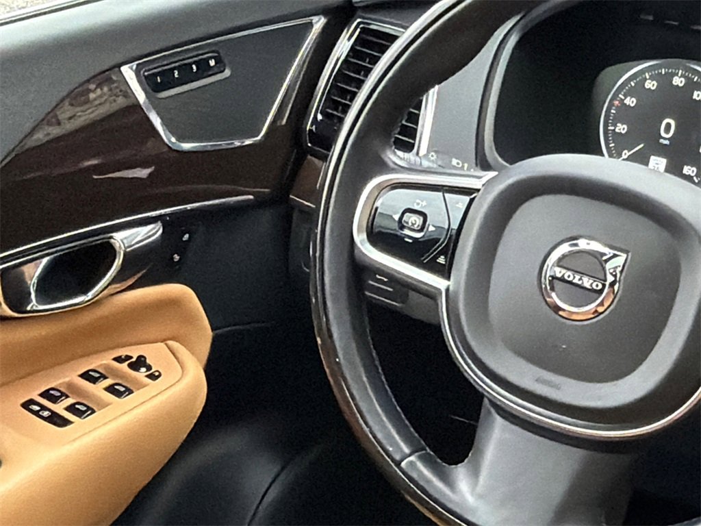 Used 2016 Volvo XC90 T6 Momentum image 23