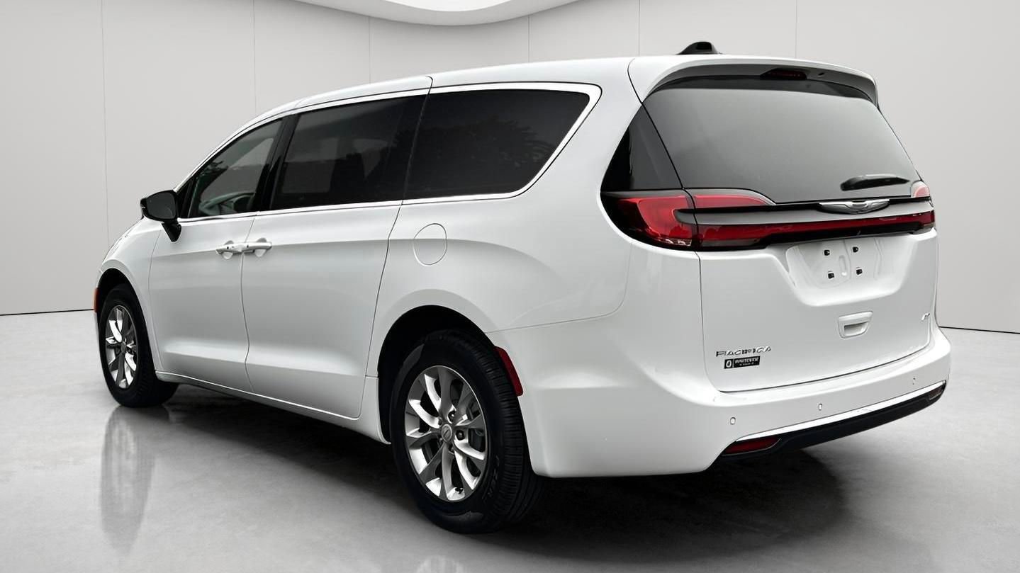 New 2025 Chrysler Pacifica Select image 8