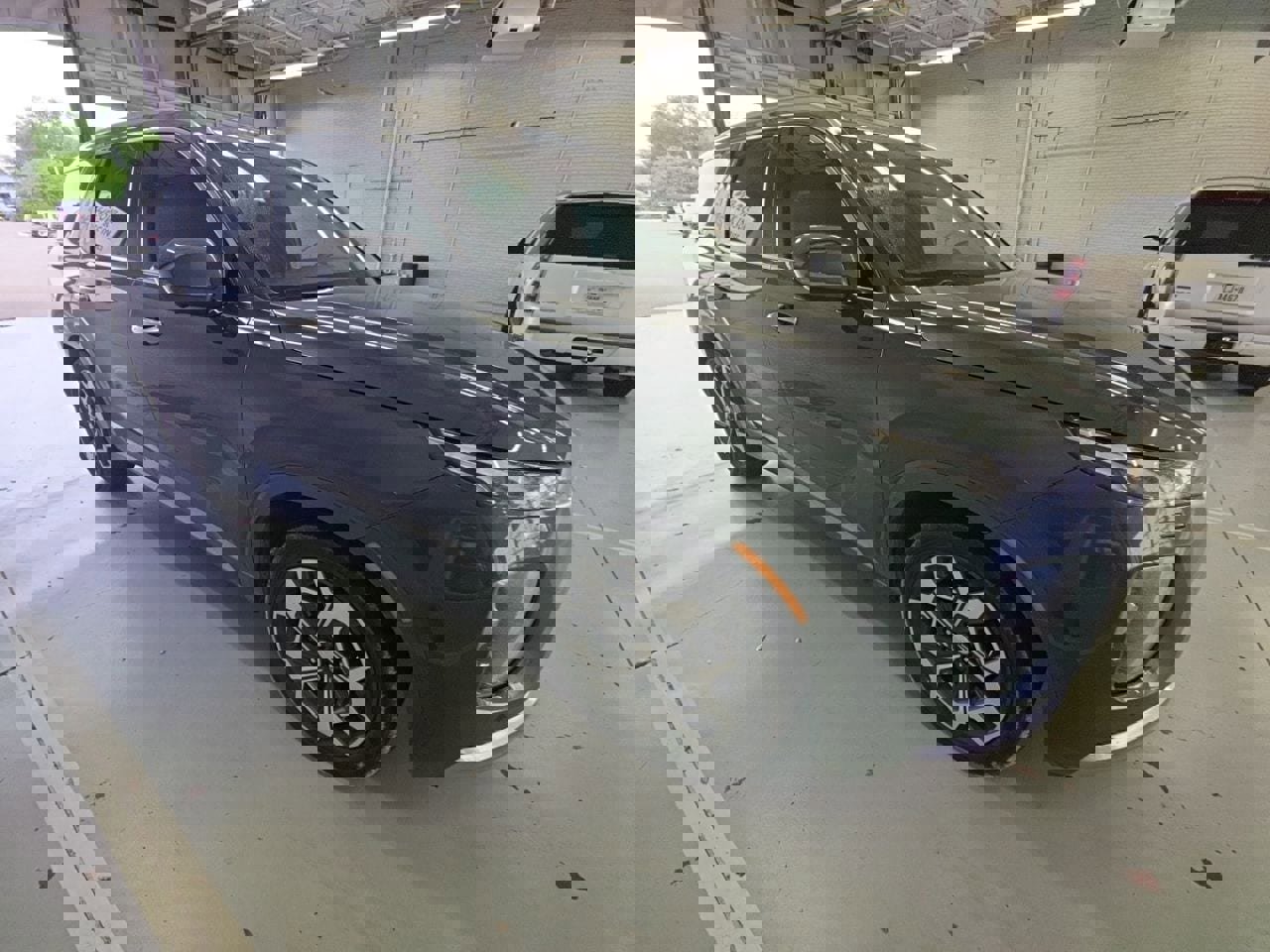 Used 2022 Hyundai Palisade Calligraphy image 3