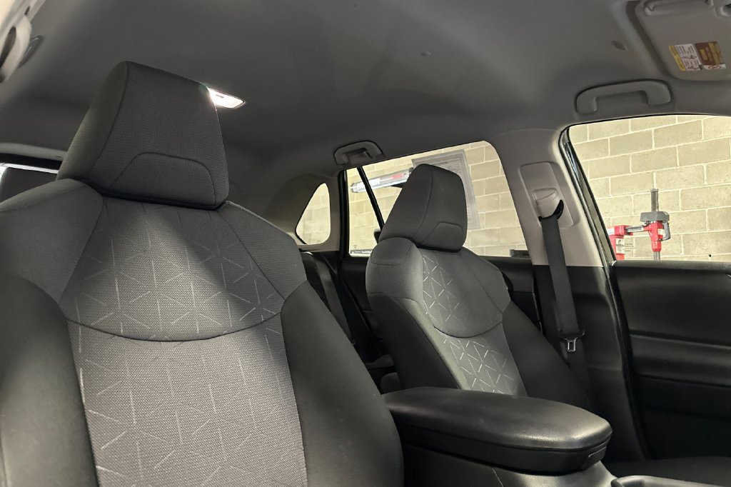 Used 2025 Toyota RAV4 XLE AWD/4WD image 20
