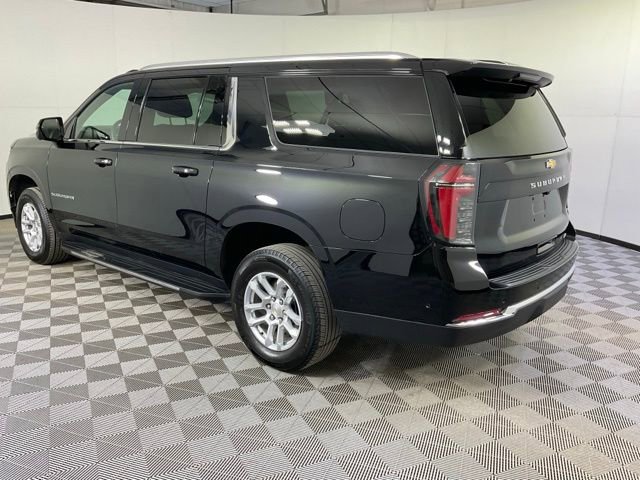 Used 2025 Chevrolet Suburban LT image 4