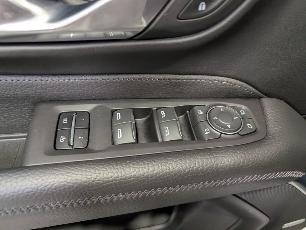Used 2024 GMC Yukon XL Denali AWD/4WD image 15