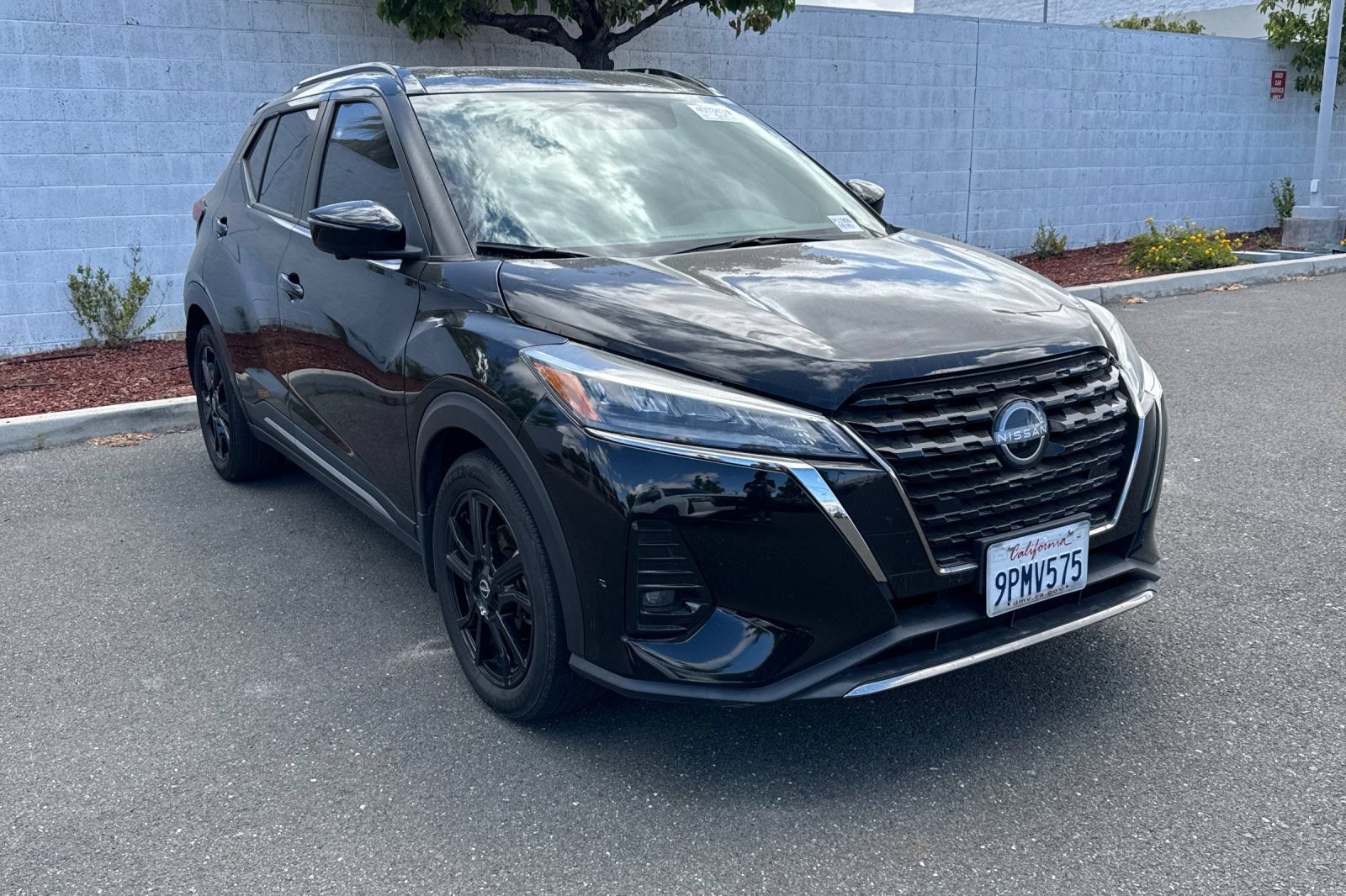 Certified 2024 Nissan Kicks SR FWD image 2