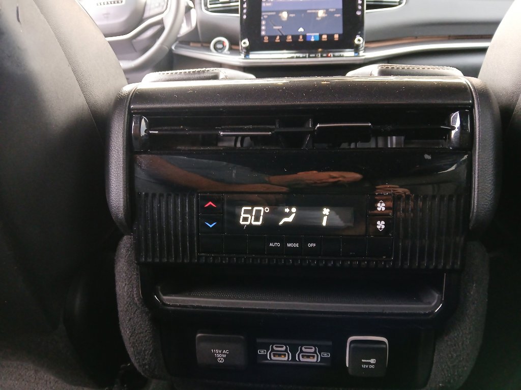 Used 2024 Jeep Wagoneer L Base image 52