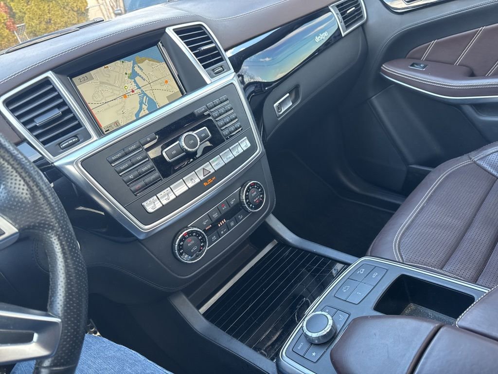 Used 2015 Mercedes-Benz GL 63 AMG 4MATIC image 25