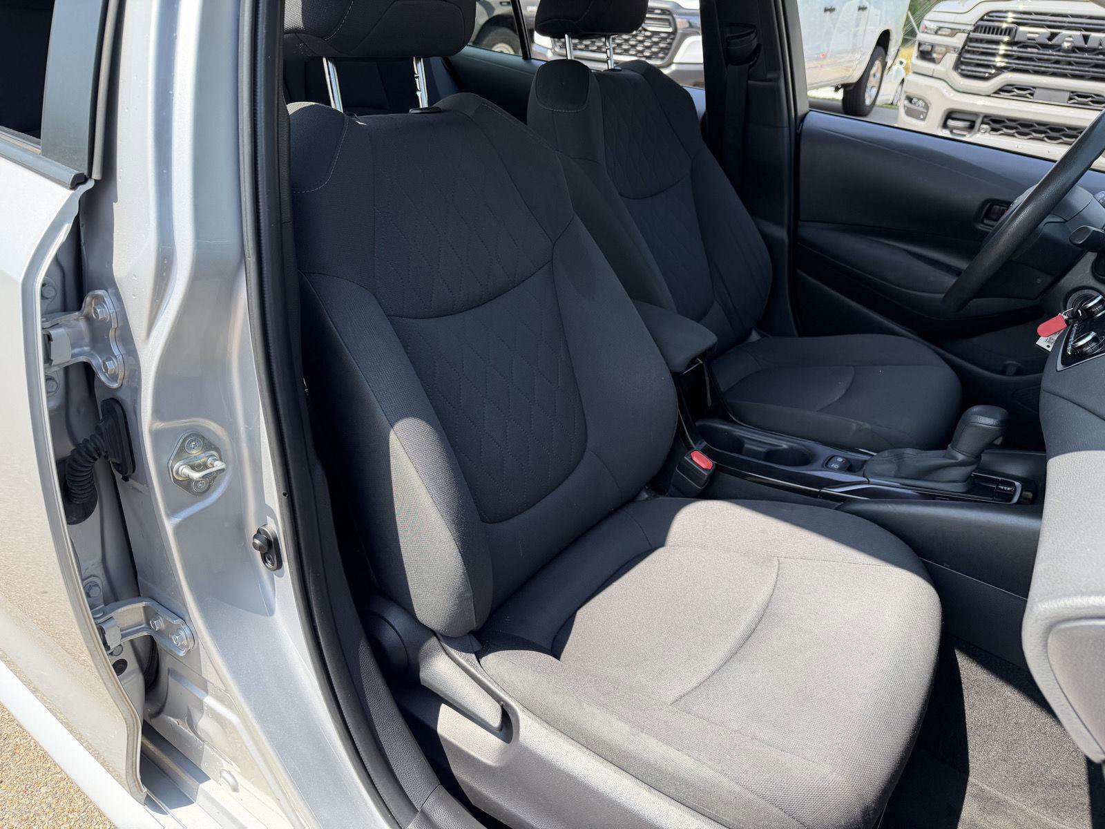 Used 2022 Toyota Corolla LE FWD image 19