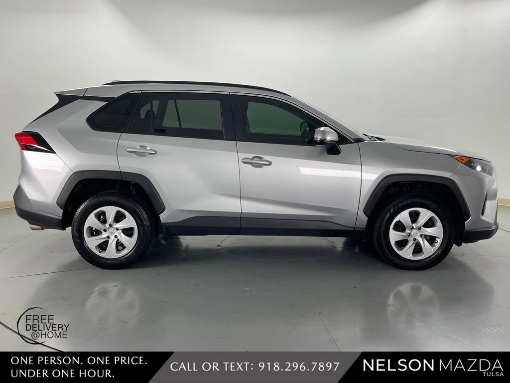 Used 2020 Toyota RAV4 LE AWD/4WD image 5