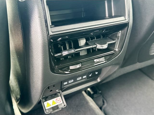 New 2026 Jeep Grand Cherokee Limited w/ Limited Altitude Package AWD/4WD image 19