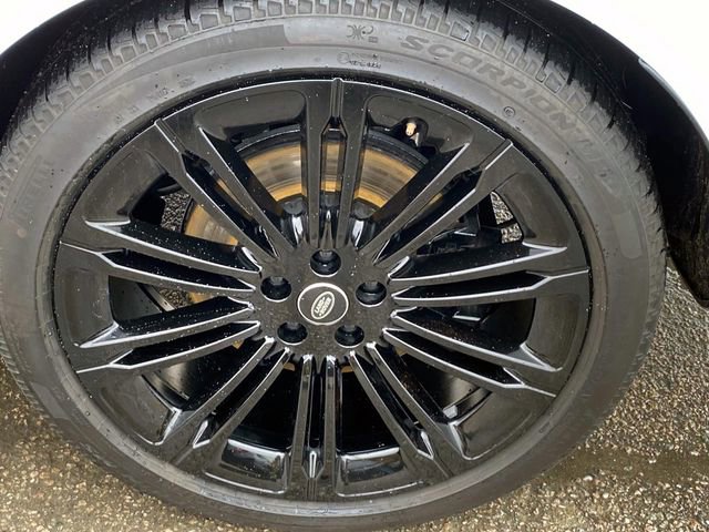 Used 2025 Land Rover Range Rover SE image 26