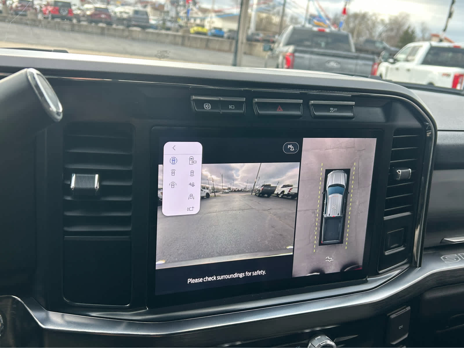 Used 2024 Ford F250 Lariat w/ Chrome Package image 54