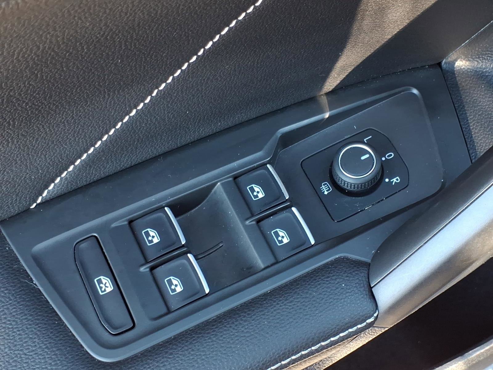 Certified 2023 Volkswagen Tiguan SE w/ Panoramic Sunroof Package image 18