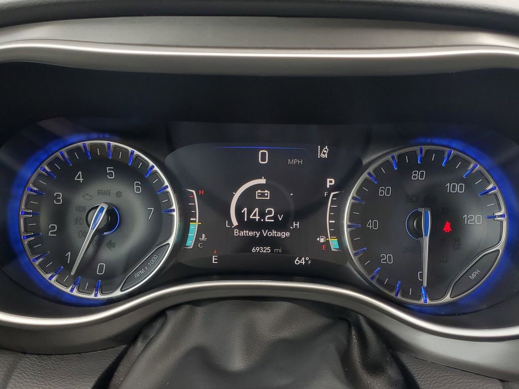 Used 2023 Chrysler Pacifica Touring-L FWD image 21