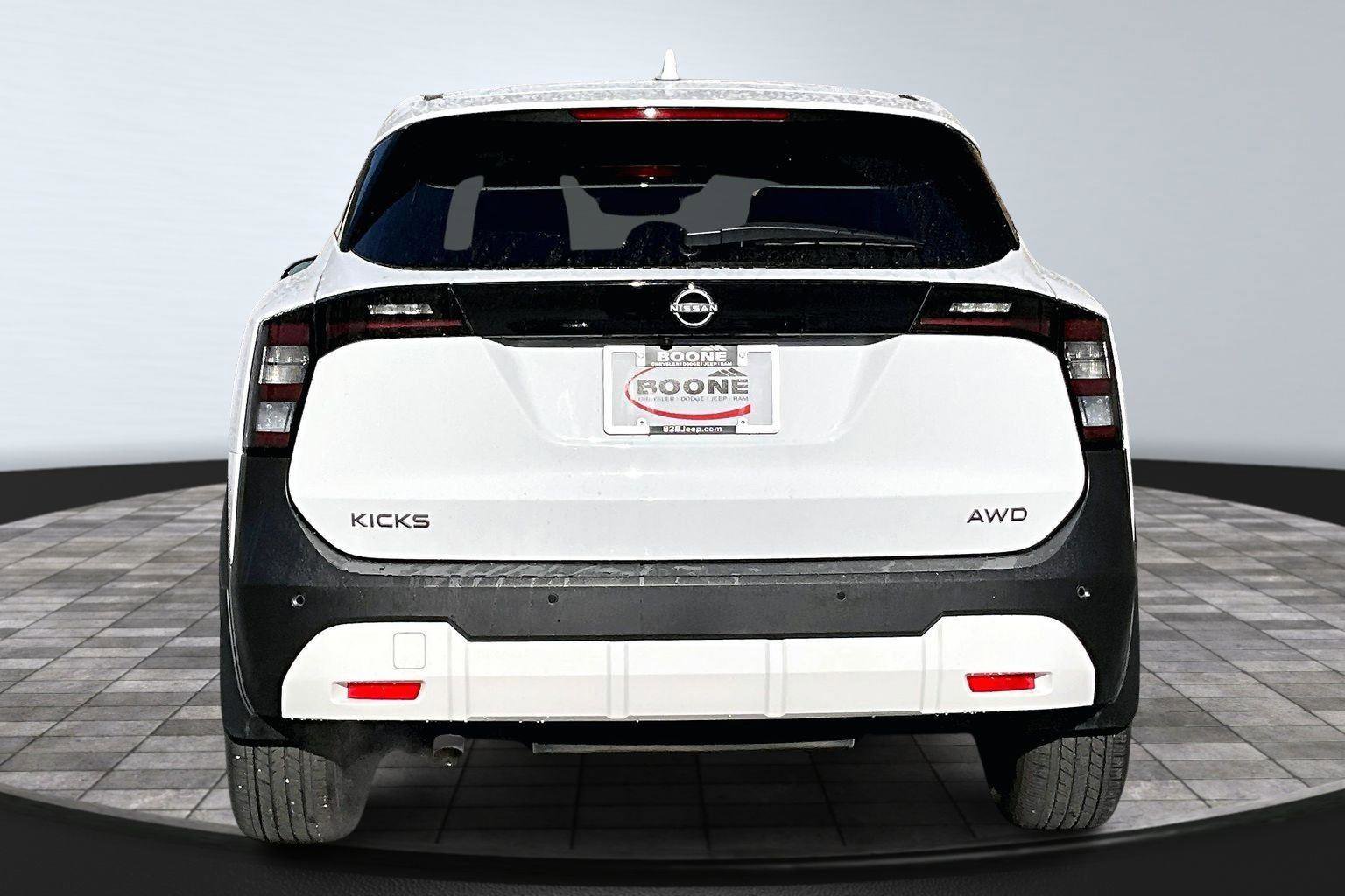 Used 2025 Nissan Kicks SV image 5