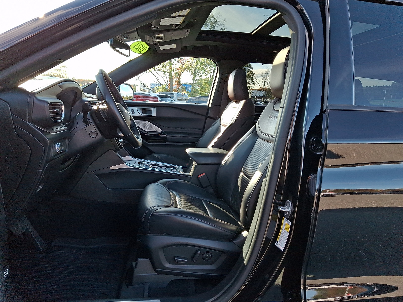 Used 2021 Ford Explorer Platinum w/ Equipment Group 601A AWD/4WD image 15