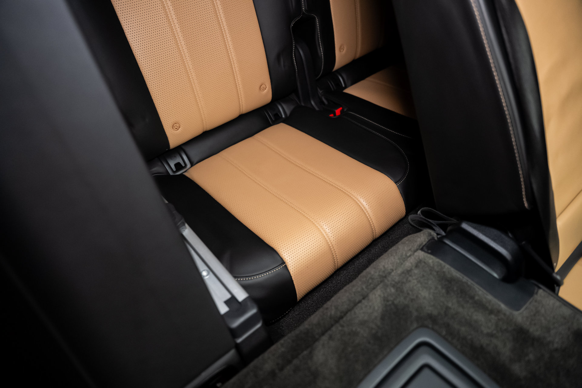Used 2018 Bentley Bentayga AWD/4WD image 66
