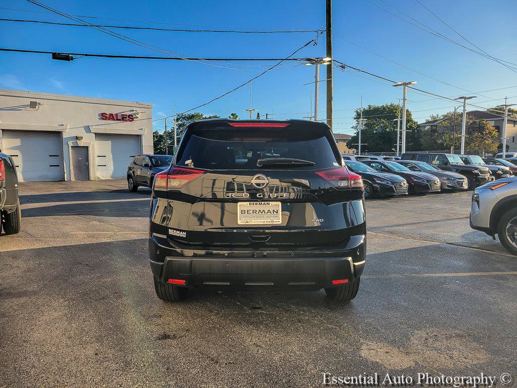 Used 2024 Nissan Rogue S AWD/4WD image 10