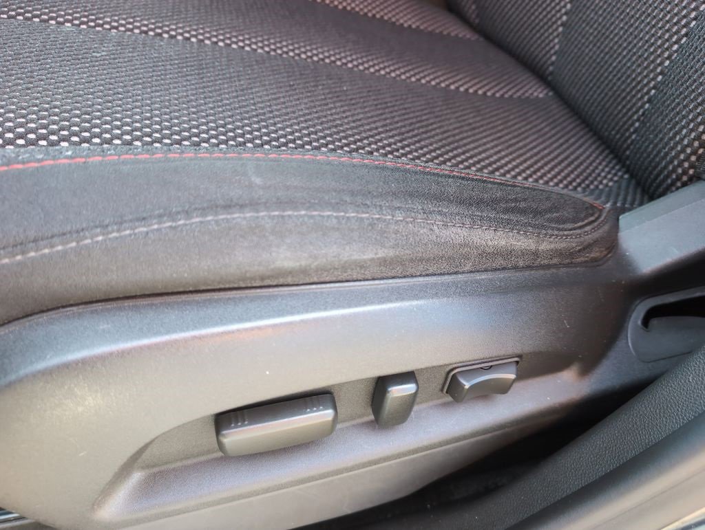 Used 2017 Chevrolet Equinox LT w/ Convenience Package image 12