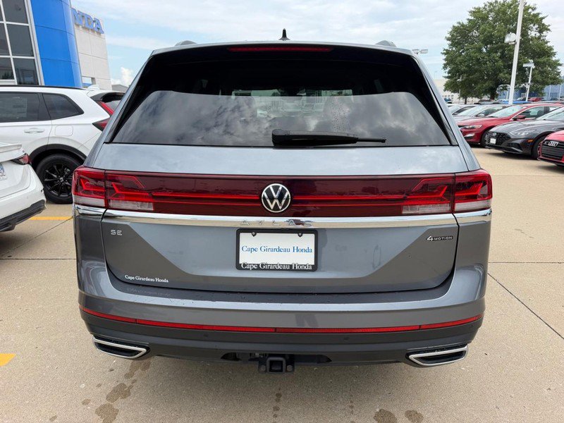 Used 2025 Volkswagen Atlas SE AWD/4WD image 3