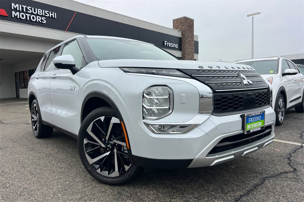 New 2025 Mitsubishi Outlander SE image 2