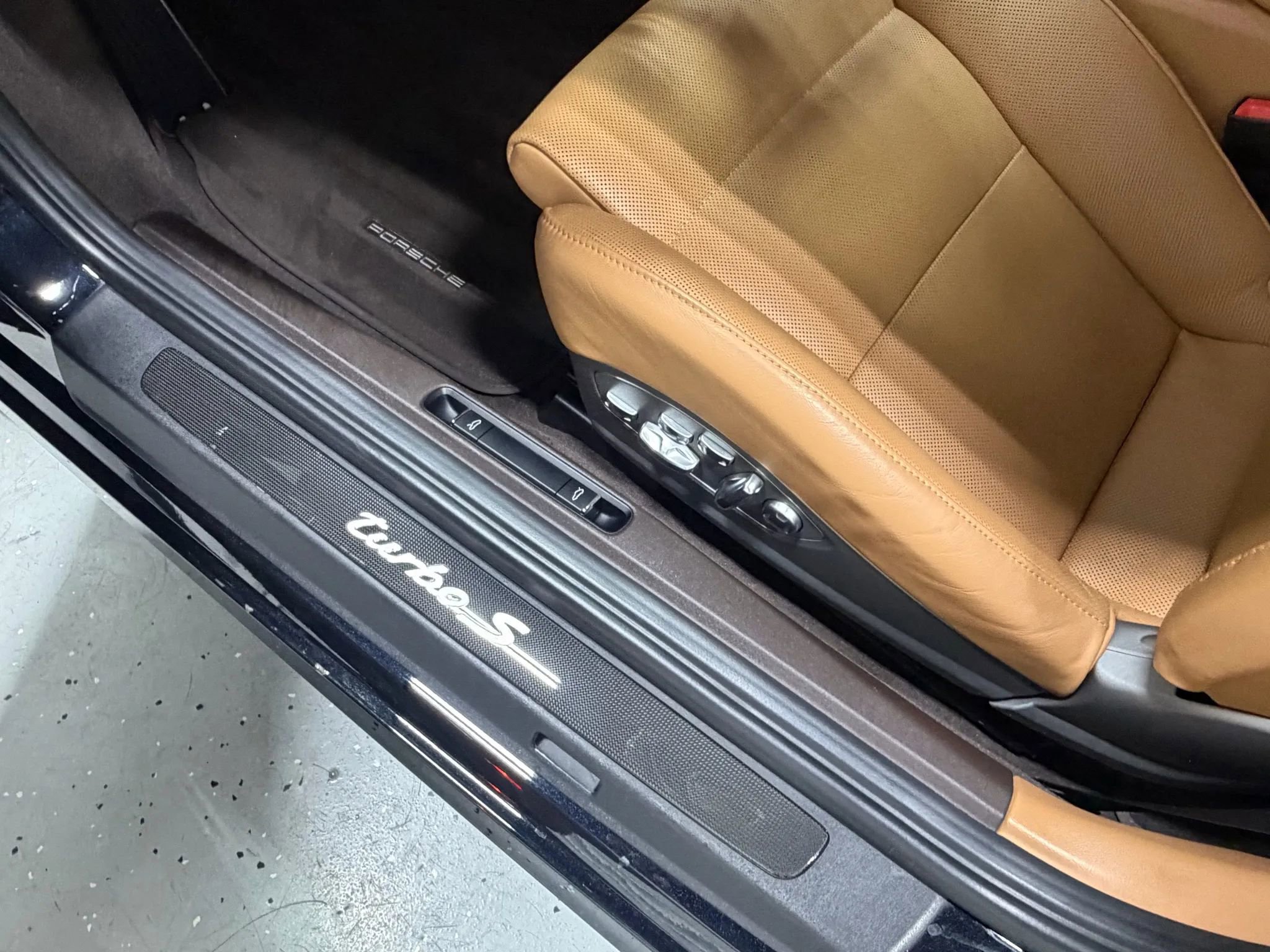 Used 2017 Porsche 911 Turbo S image 21