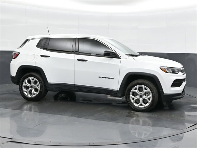 Used 2025 Jeep Compass Sport image 2