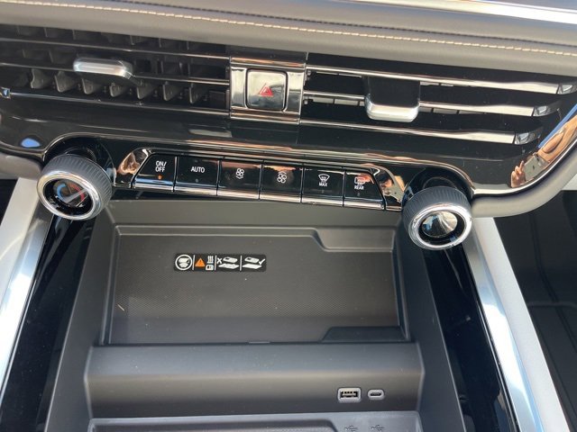 New 2025 Chevrolet Suburban Premier image 37