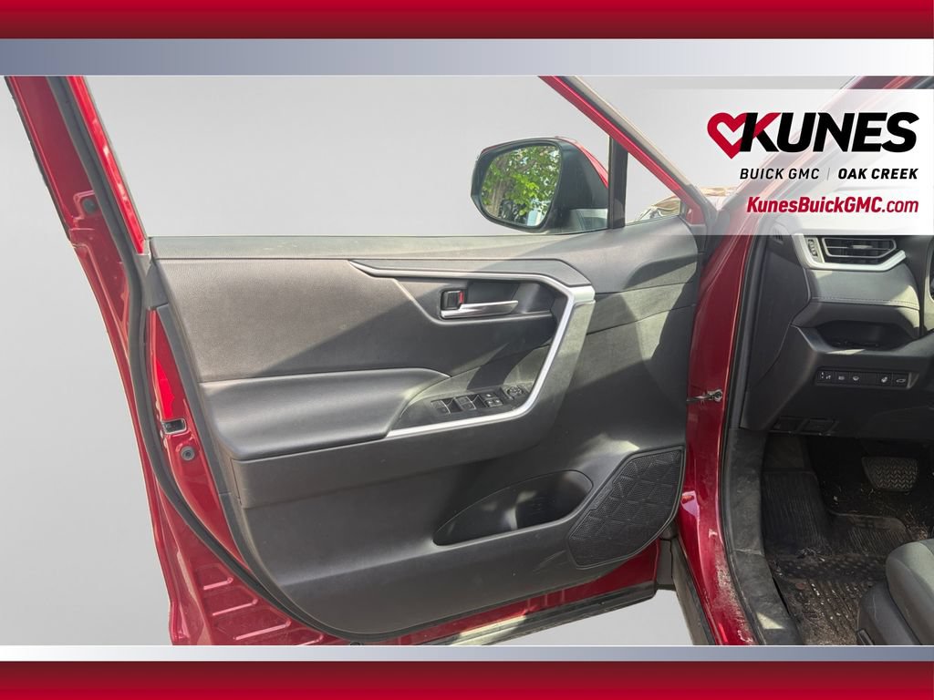 Used 2022 Toyota RAV4 XLE w/ Convenience Package AWD/4WD image 15