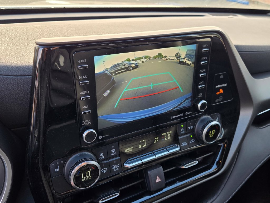 Used 2022 Toyota Highlander XLE AWD/4WD image 21