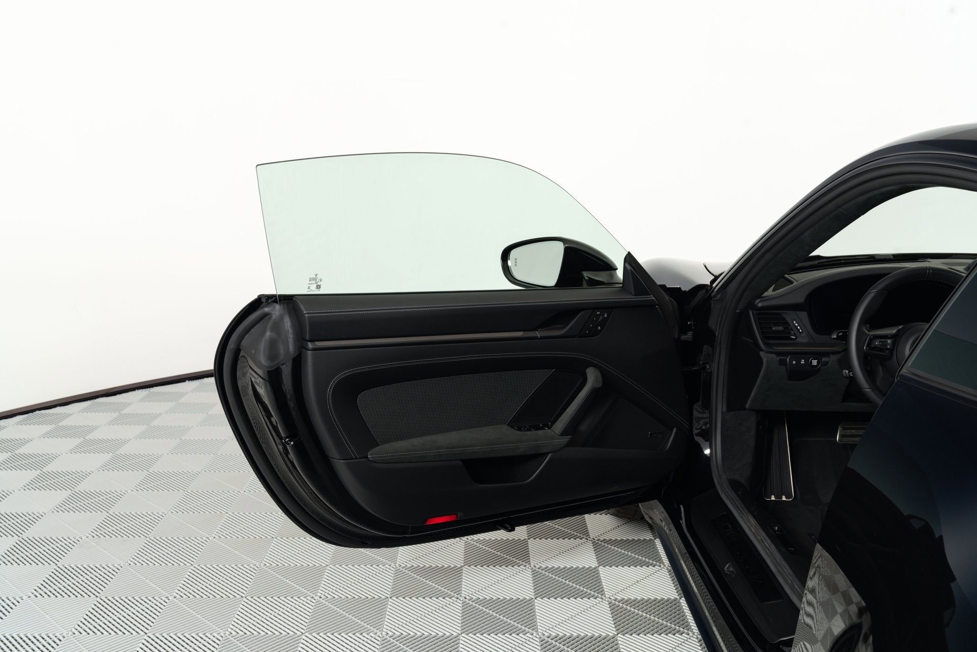 Used 2025 Porsche 911 Carrera GTS image 9