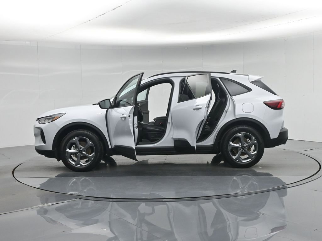 Certified 2025 Ford Escape ST-Line AWD/4WD image 38