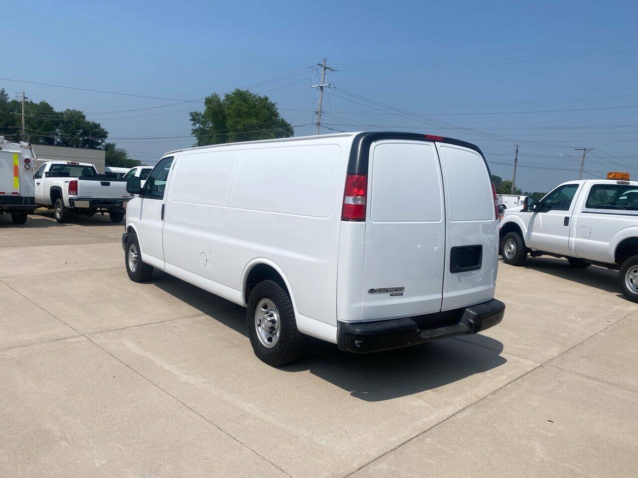 Used 2016 Chevrolet Express 3500 Extended RWD image 9