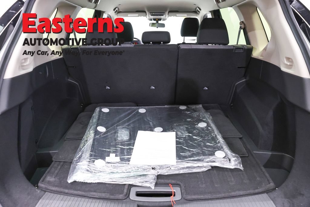 Used 2023 Nissan Rogue SV AWD/4WD image 9