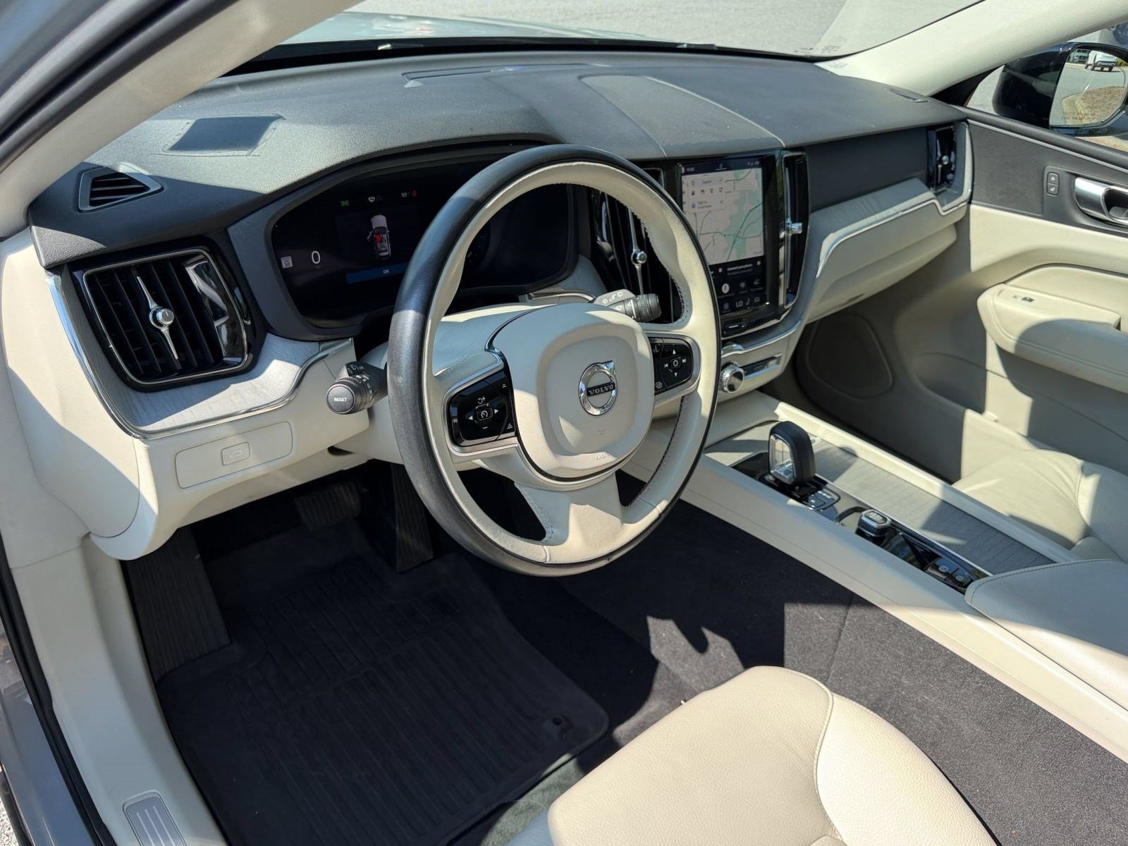 Certified 2024 Volvo XC60 B5 Plus w/ Climate Package AWD/4WD image 4