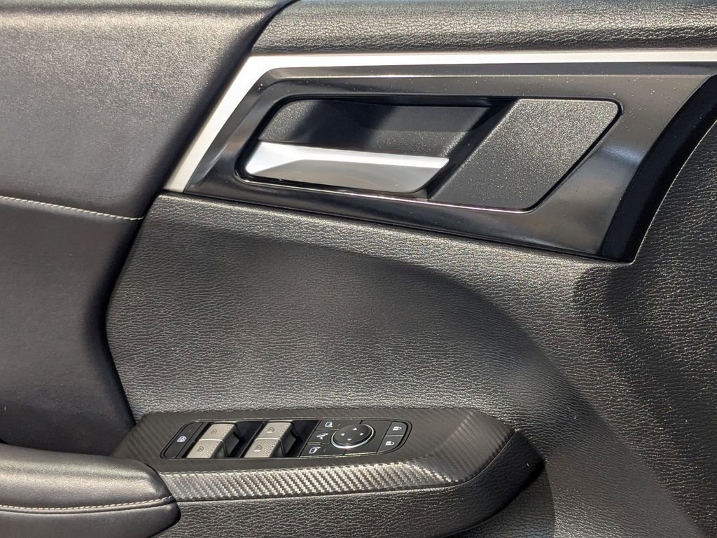 Used 2025 Mitsubishi Outlander SE image 14