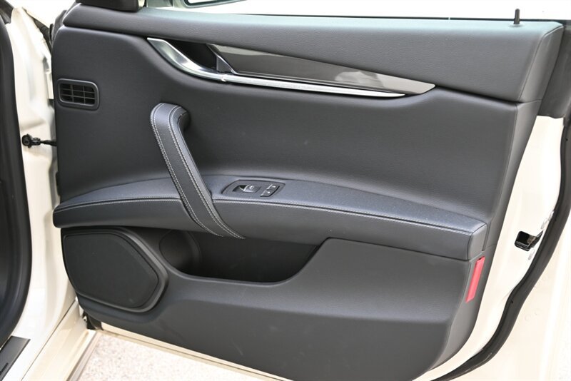 Used 2019 Maserati Ghibli S Q4 AWD/4WD image 16