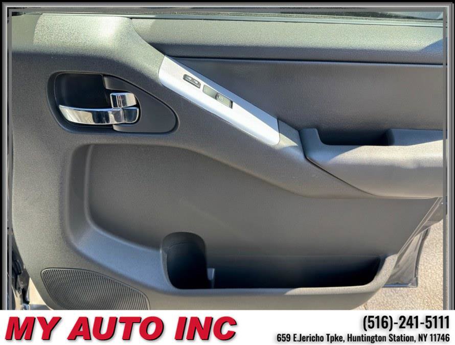 Used 2012 Nissan Pathfinder Silver image 29