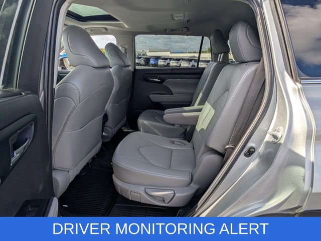 Used 2022 Toyota Highlander XLE image 9