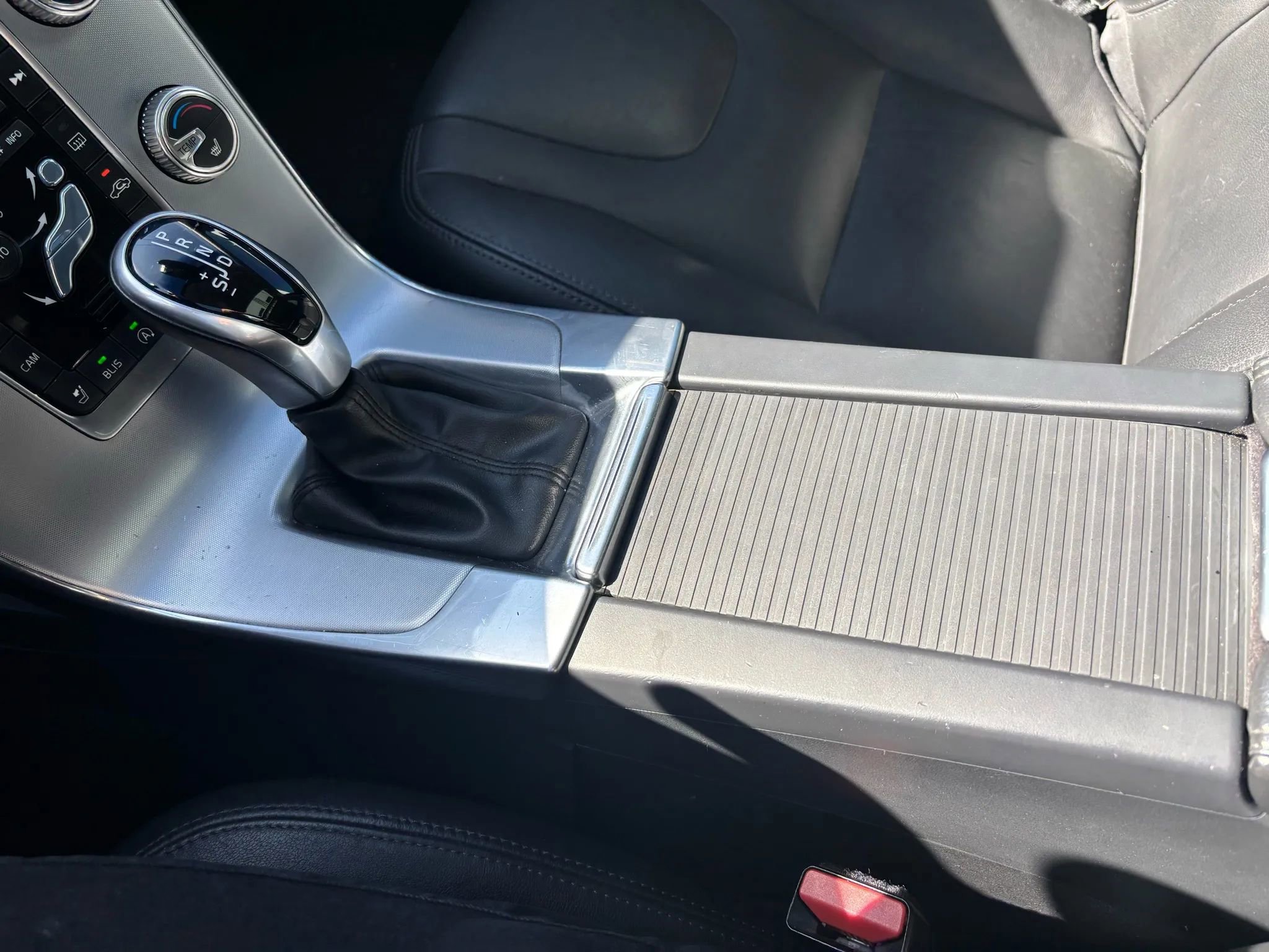 Used 2017 Volvo V60 T5 Premier w/ Convenience Package image 37