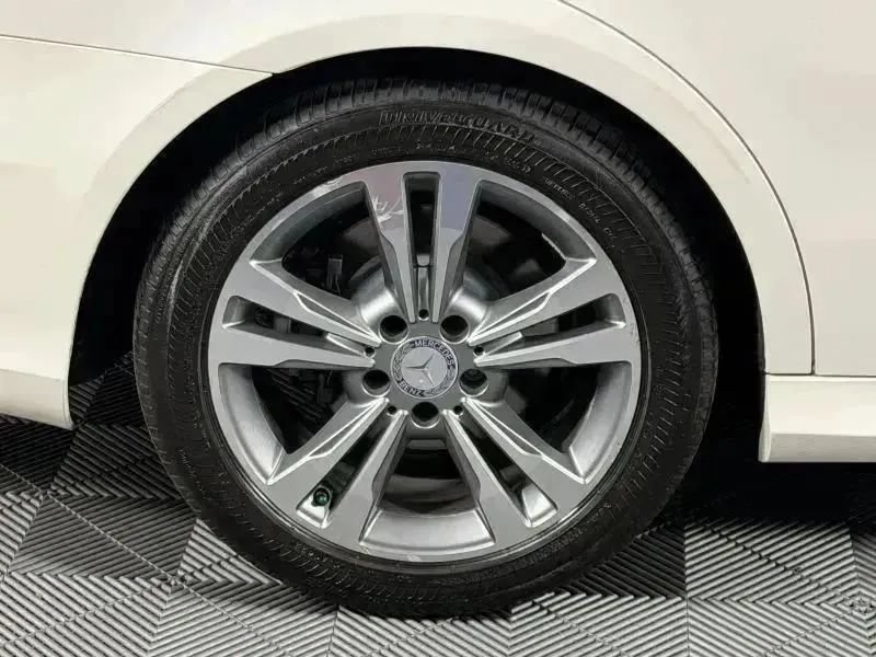 Used 2014 Mercedes-Benz E 250 BlueTEC 4MATIC Sedan image 14
