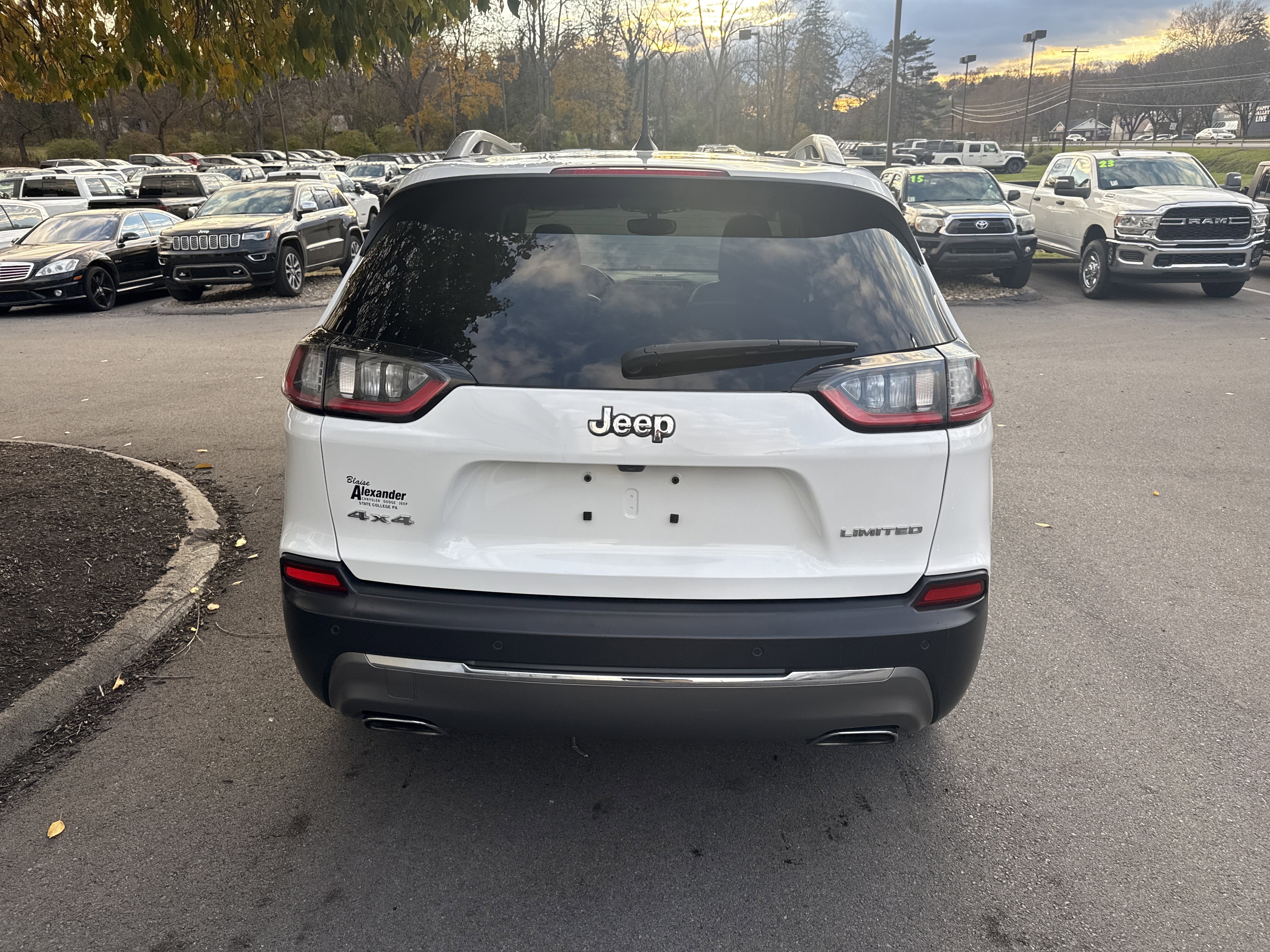 Used 2019 Jeep Cherokee Limited image 4