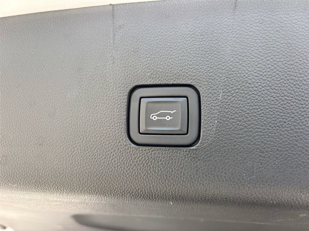 Used 2023 Chevrolet Traverse LT AWD/4WD image 17